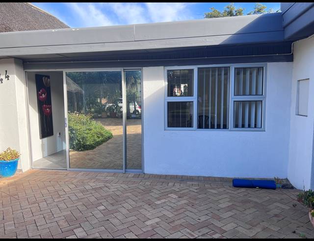 0.5 BEDROOM APARTMENT TO LET IN TABLE VIEW